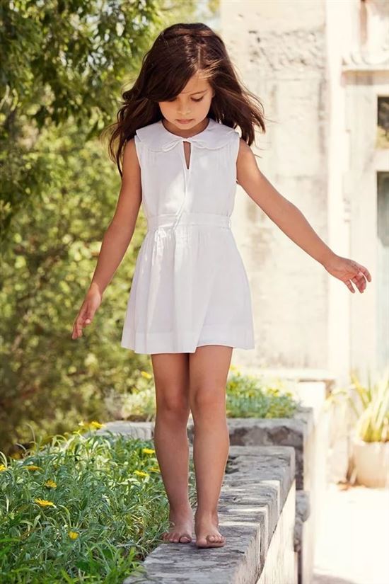 Детка в красивом коротком платье